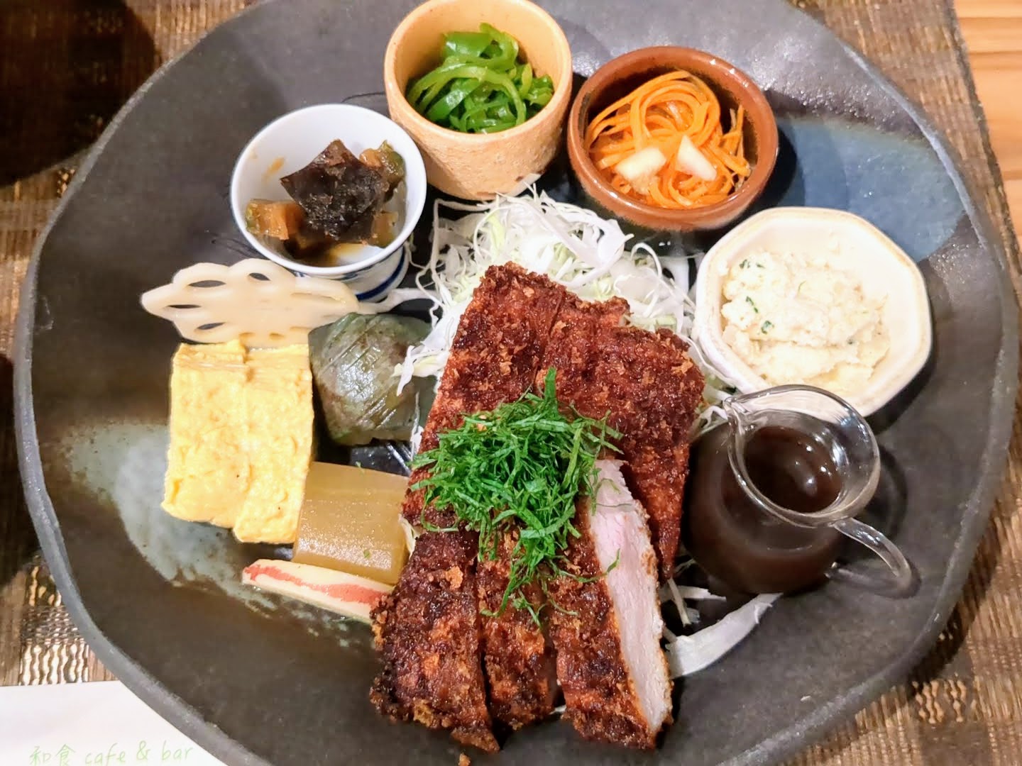 和食カフェ&バー Comfy（コンフィ）