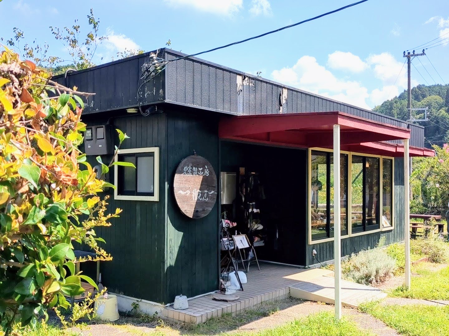 Luana(ルアーナ) 燻製工房 一服屋 外観