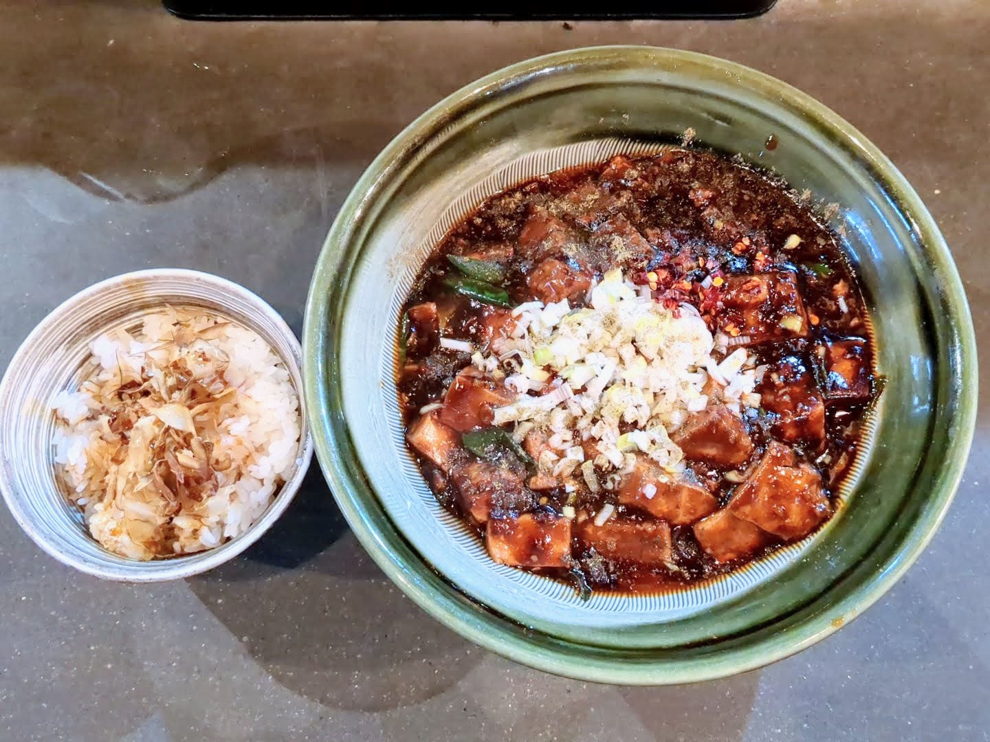 すするか、すすらんか。